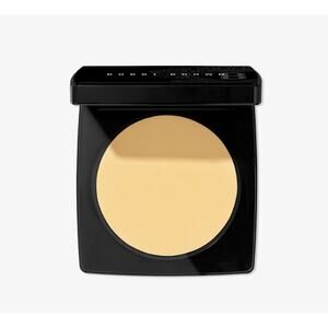 Bobbi Brown Powder Foundation in Pale Yellow